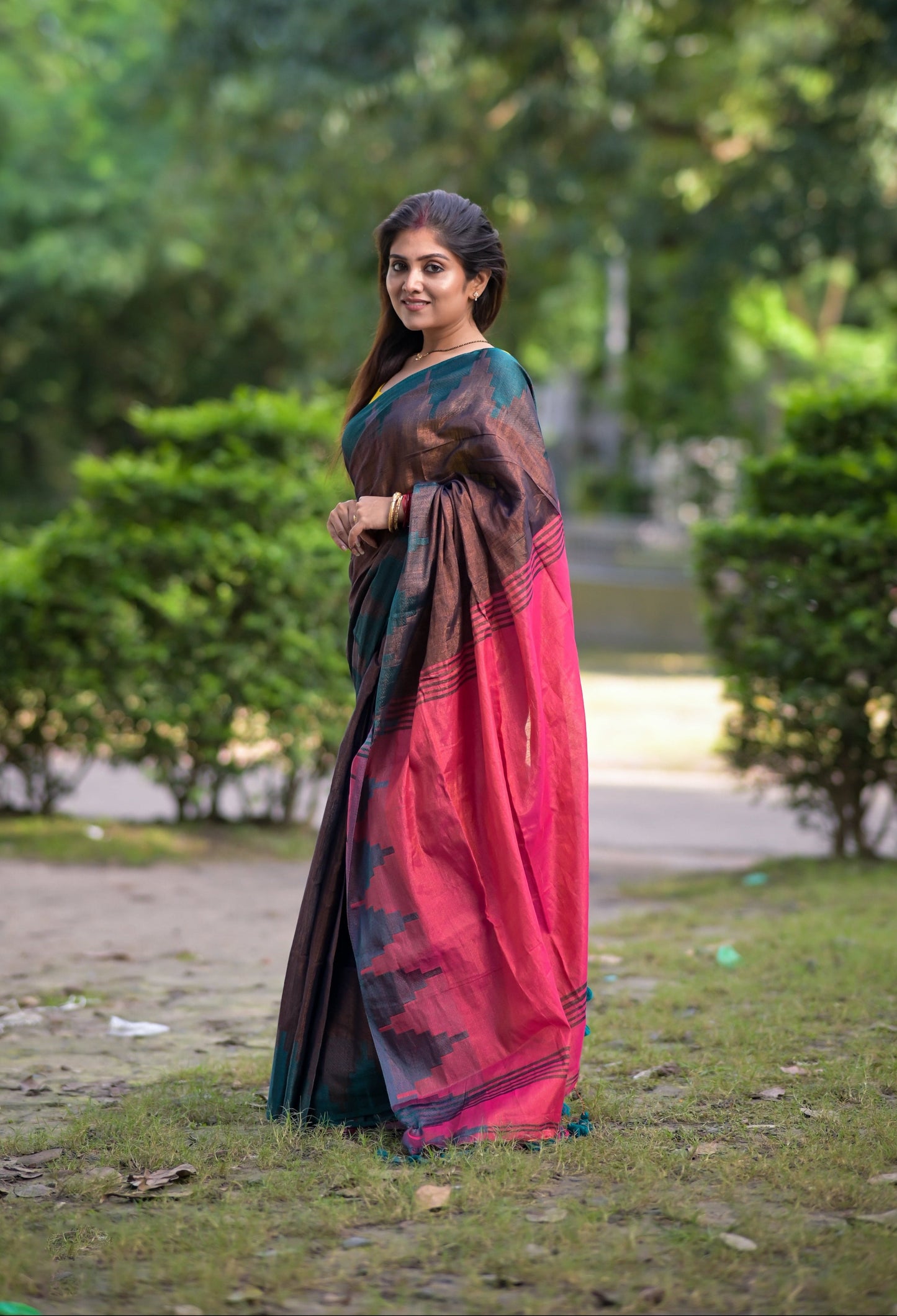 Suhani | Dark Bronze Handloom Tissue Saree
