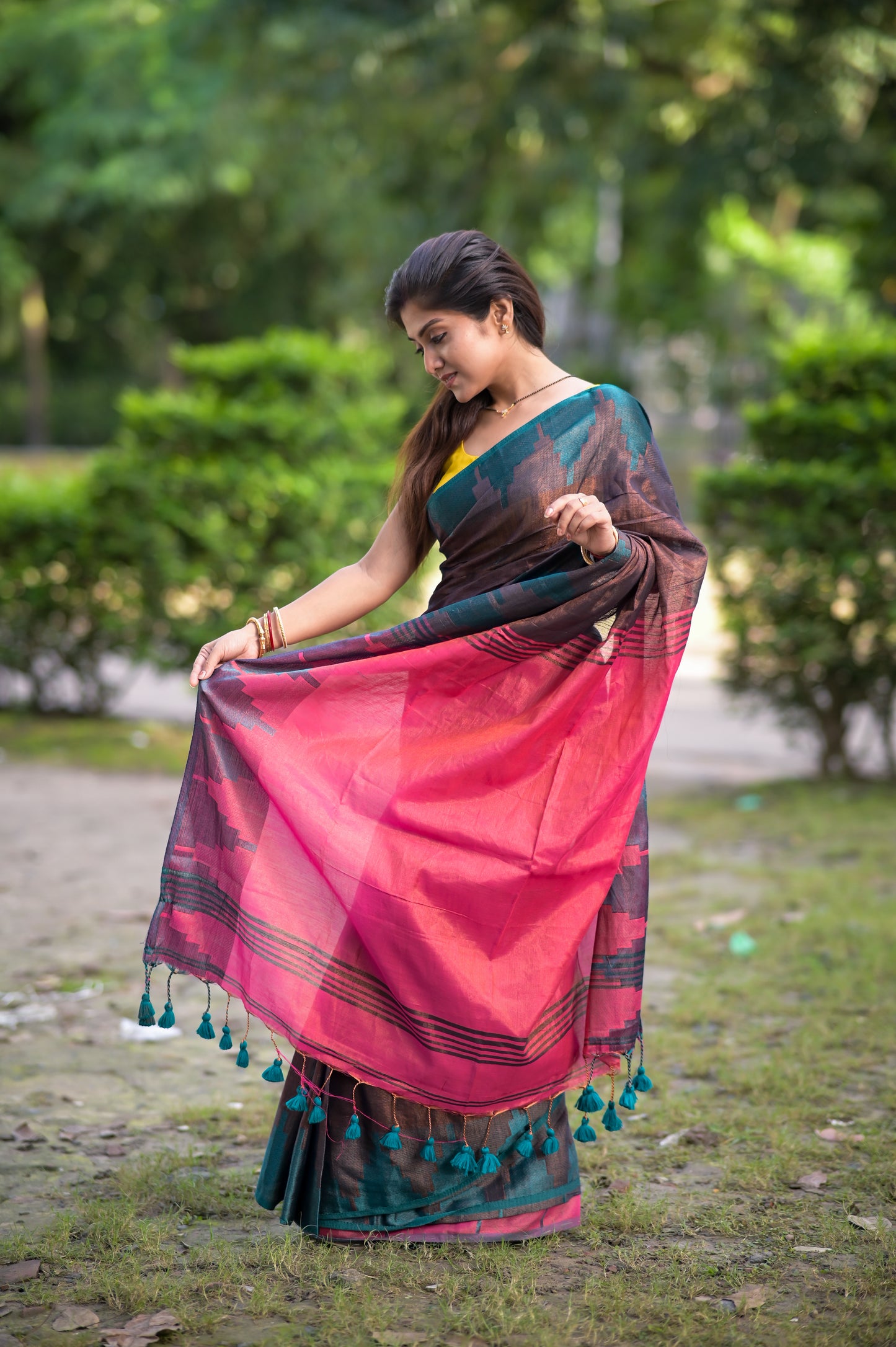 Suhani | Dark Bronze Handloom Tissue Saree
