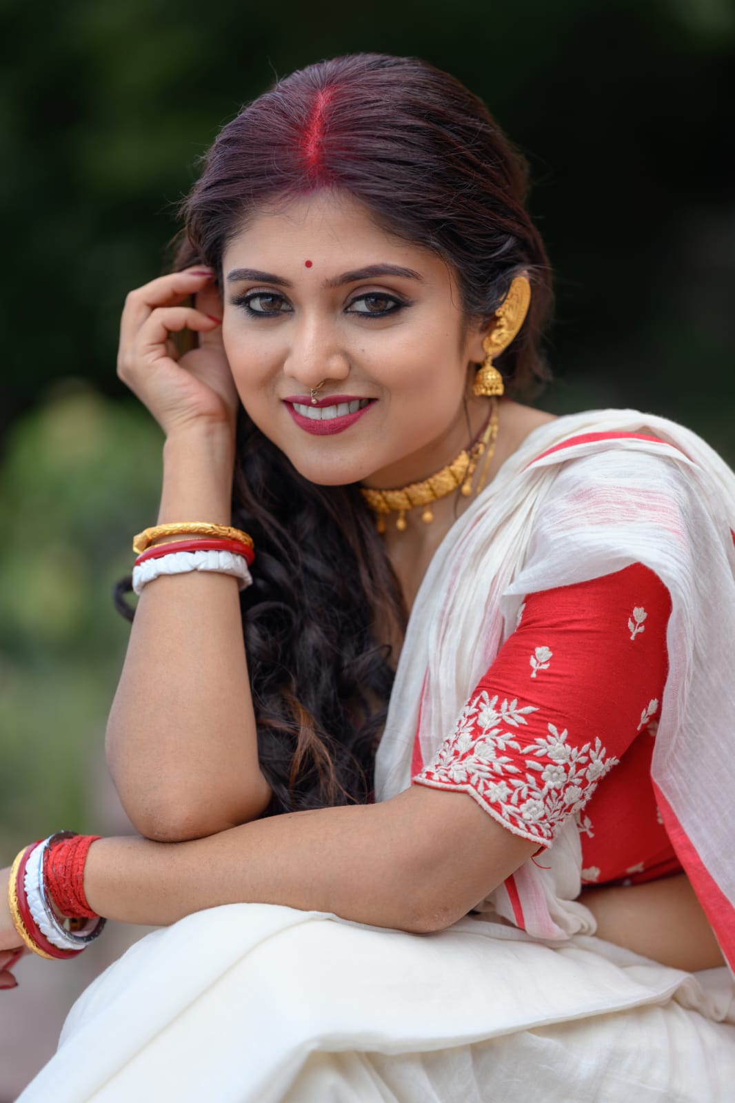 Mohini | Off White Fantasy Mul Mul Cotton Saree with Red Border