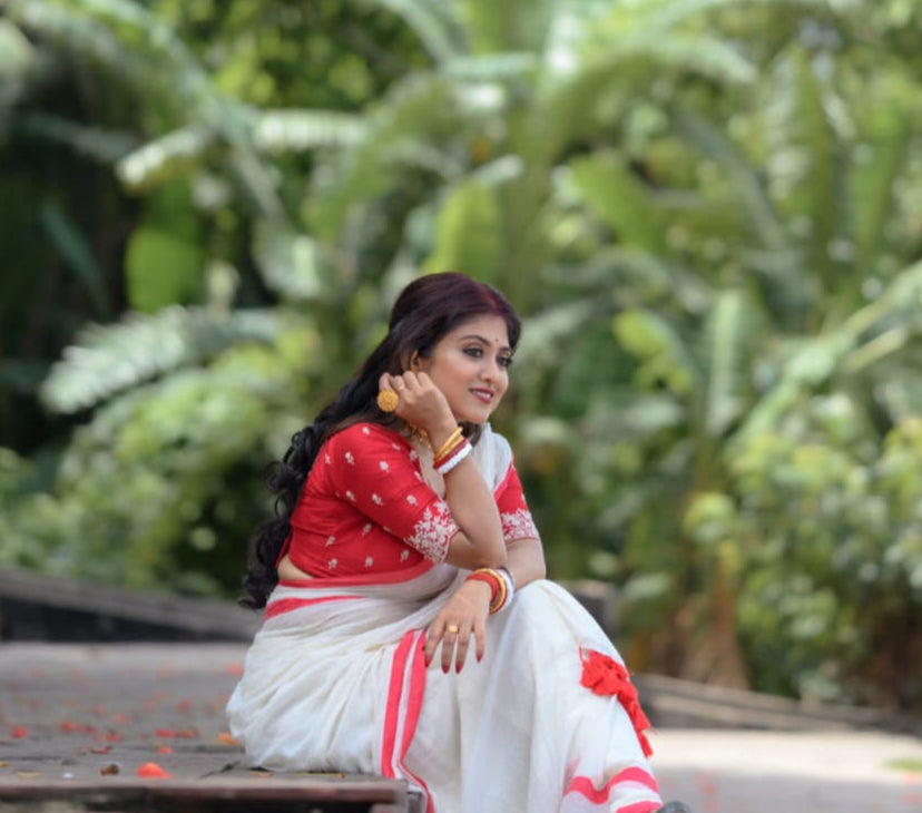 Mohini | Off White Fantasy Mul Mul Cotton Saree with Red Border