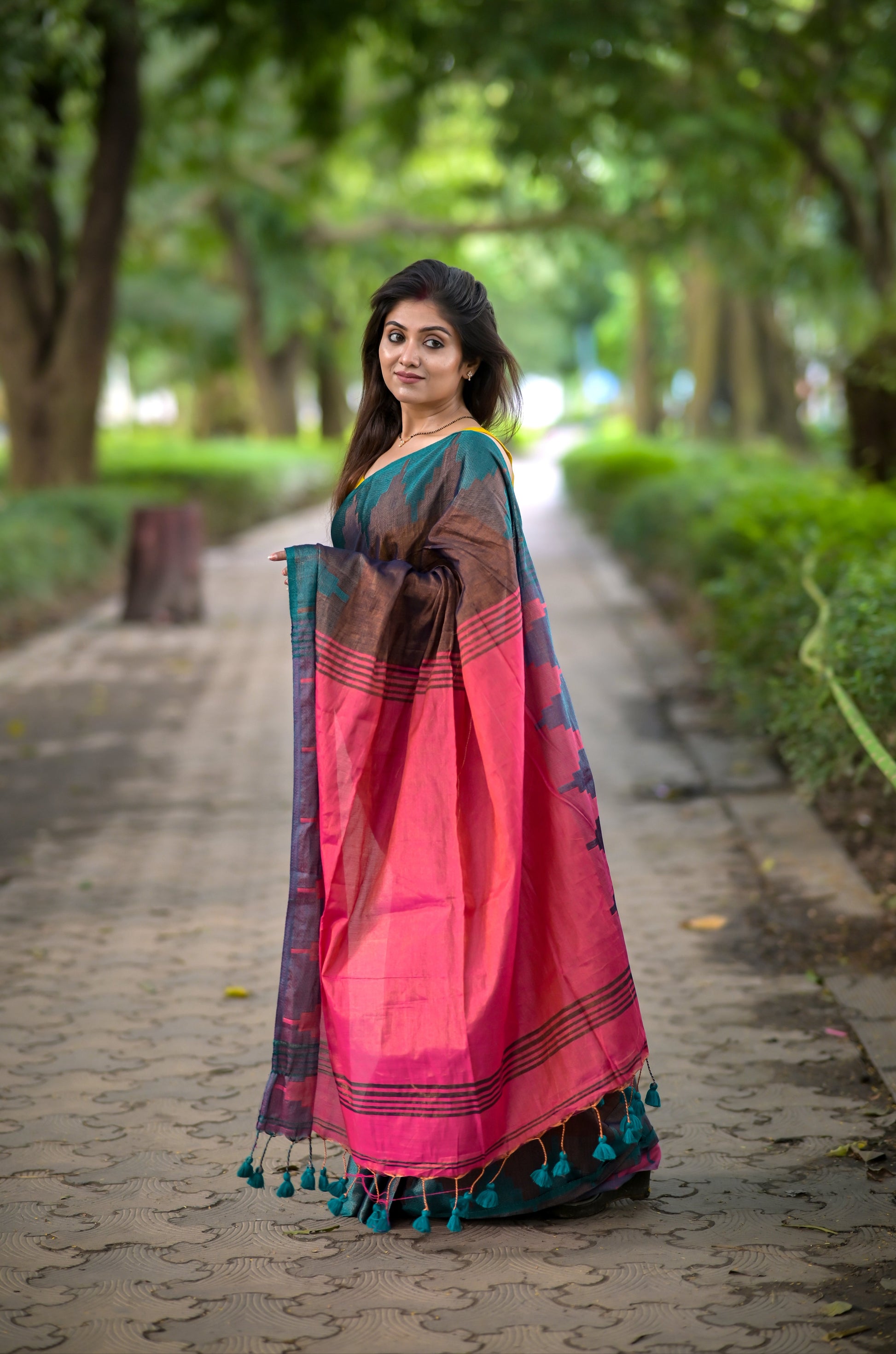 Suhani | Dark Bronze Handloom Tissue Saree